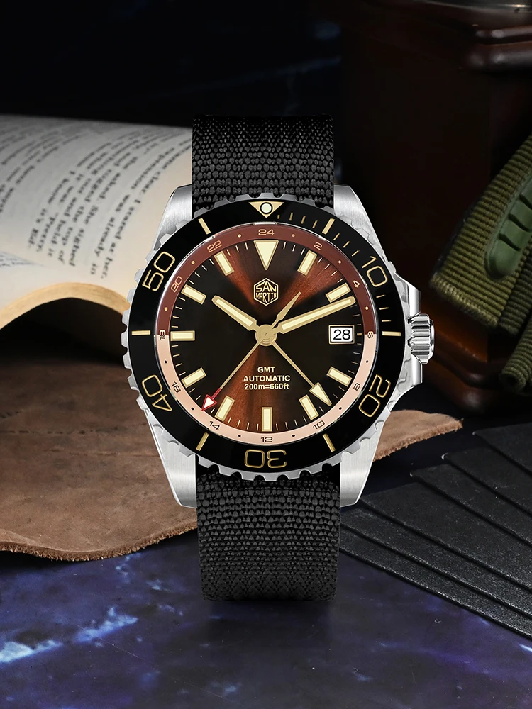 San Martin 39mm Retro Enamel Sunray Dark Brown Dial Men Automatic NH34 GMT Watch 20Bar Wristwatch SLN C3 Green Lume Dive SN0136